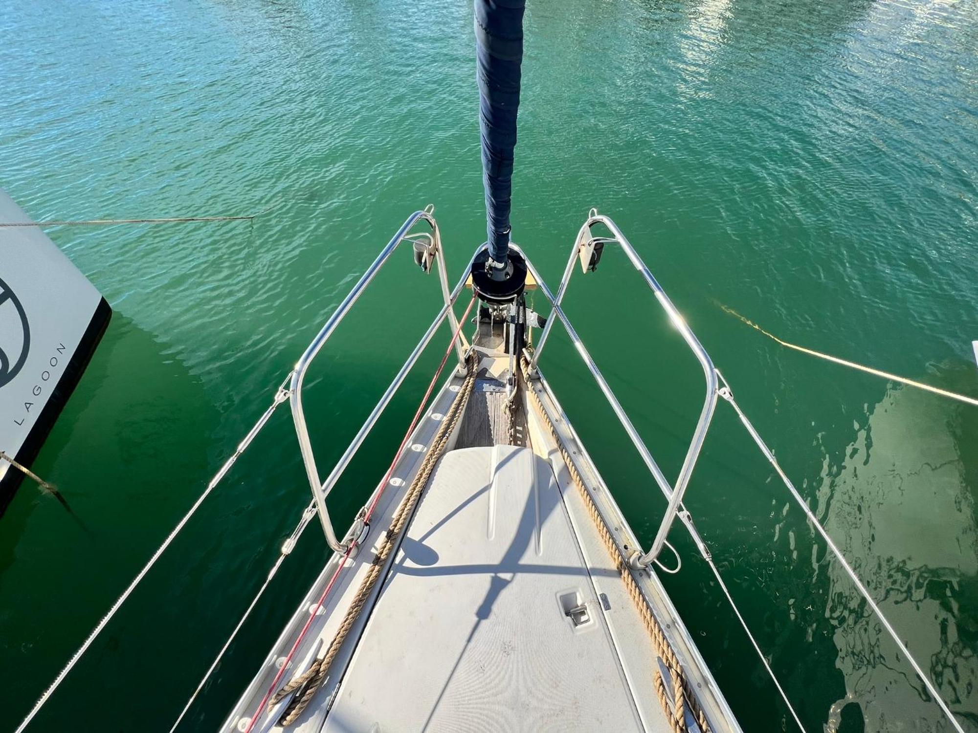 Magnific Sailboat Next To The Beach Bcn บาดาโลนา ภายนอก รูปภาพ